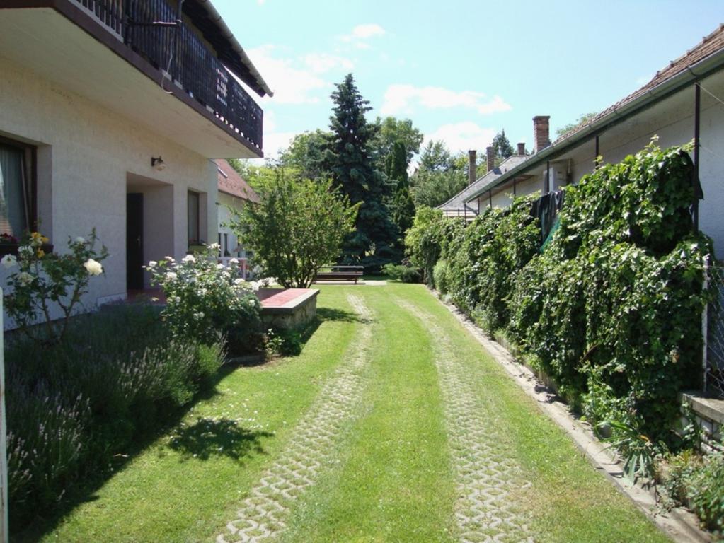 Apartamento Gyöngyvirág Vendégház Balatonboglár Exterior foto