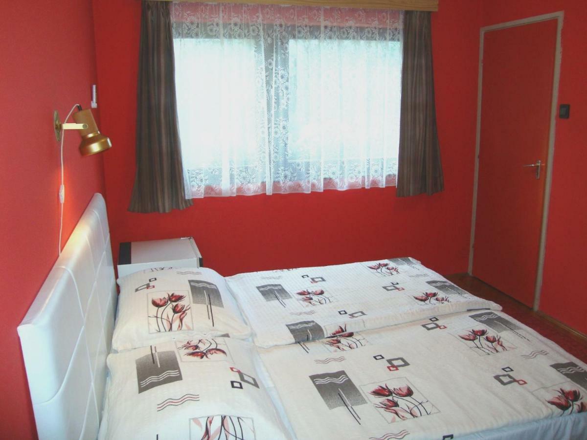 Apartamento Gyöngyvirág Vendégház Balatonboglár Exterior foto